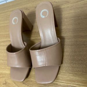 NWOT Tan Faux Leather Heels